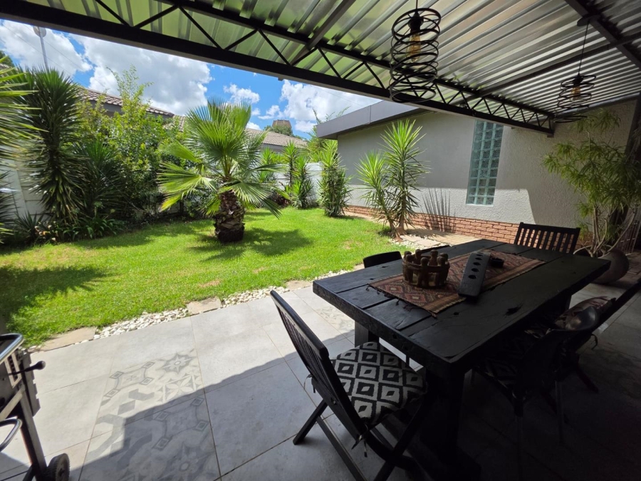 6 Bedroom Property for Sale in Heuwelsig Free State